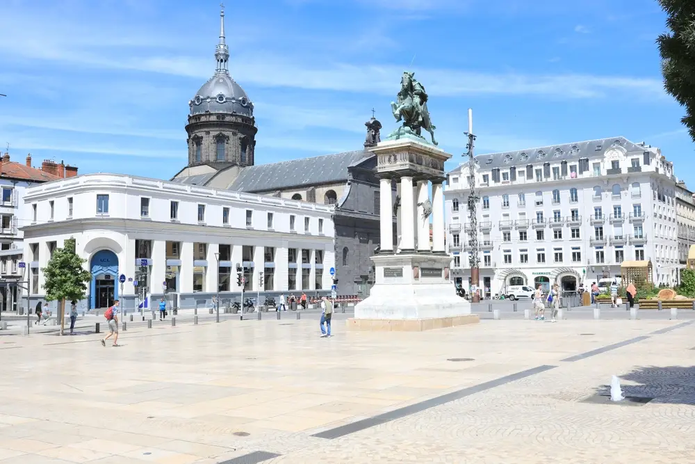 La place de Jaude, au centre-ville de Clermont-Ferrand.