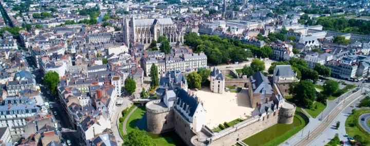 vue aérienne du château des ducs de Bretagne