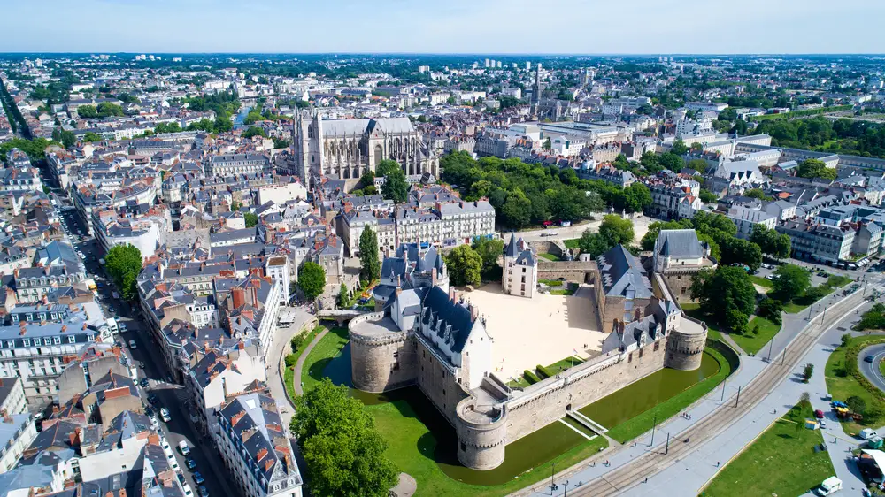 vue aérienne du château des ducs de Bretagne