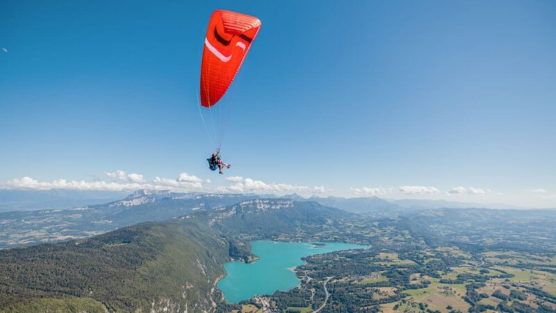 Chambéry : faire du parapente au dessus du lac du bourget