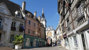 Vivre dans l'Yonne : de jolies villes commerçantes