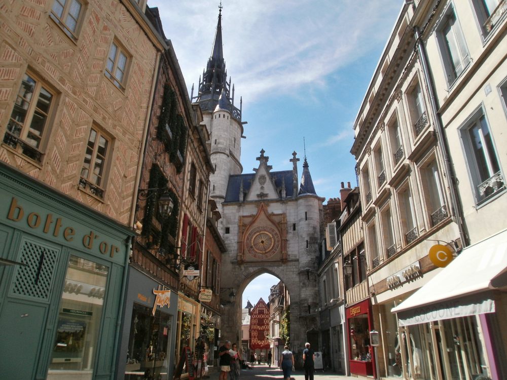 La Tour de l’Horloge astronomique à Auxerre.