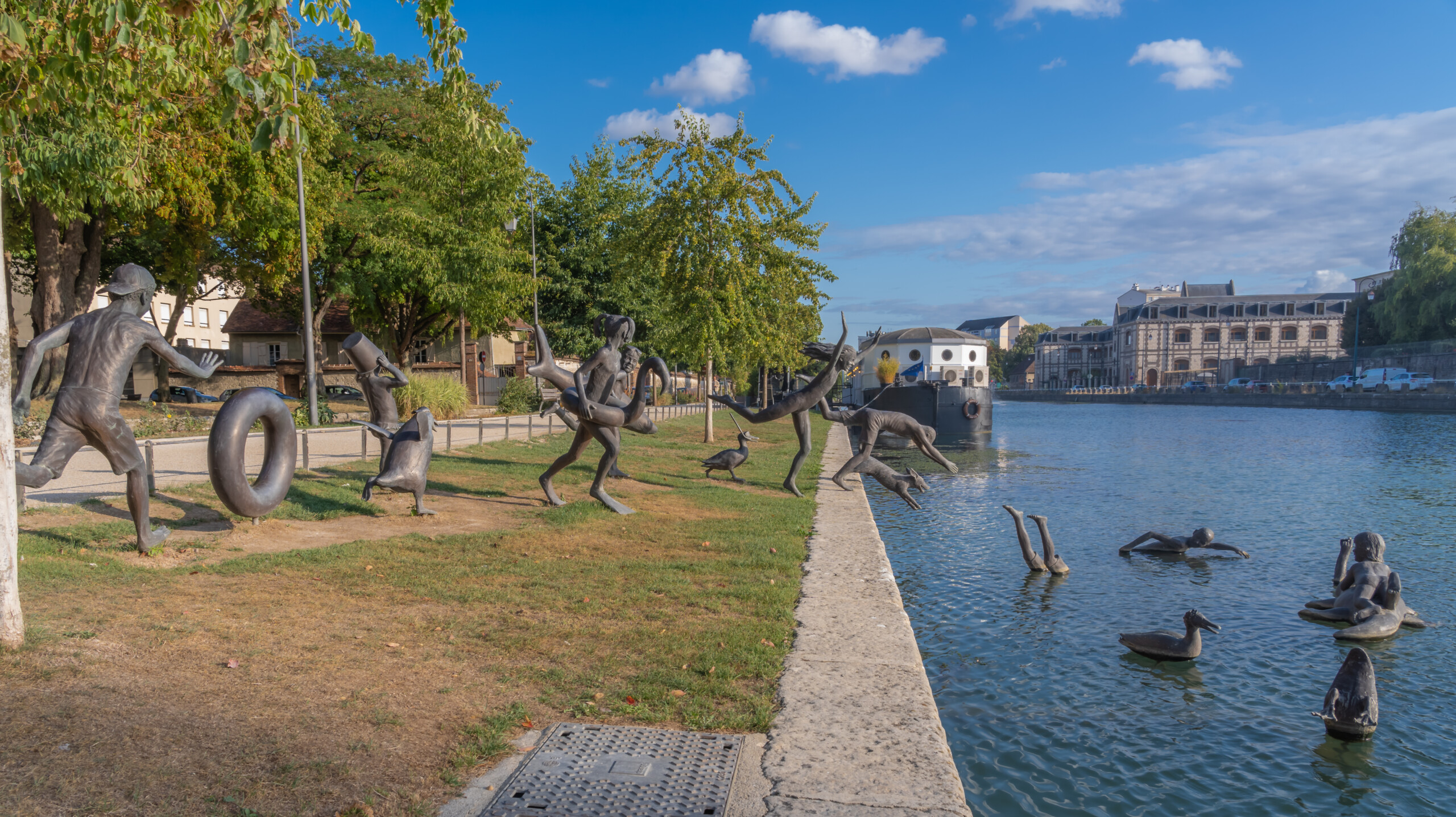 La « Ribambelle » sur les bords du Quai Fontaine à Troyes
