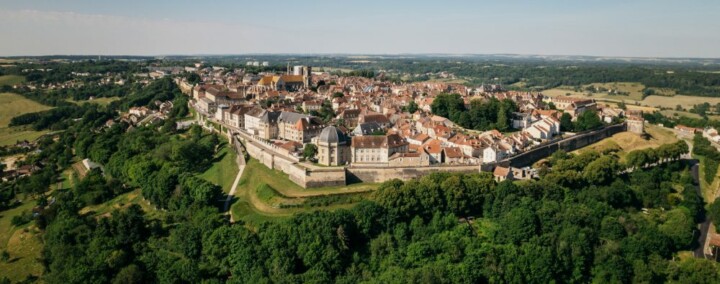 La ville fortifiée de Langres, vue aérienne.