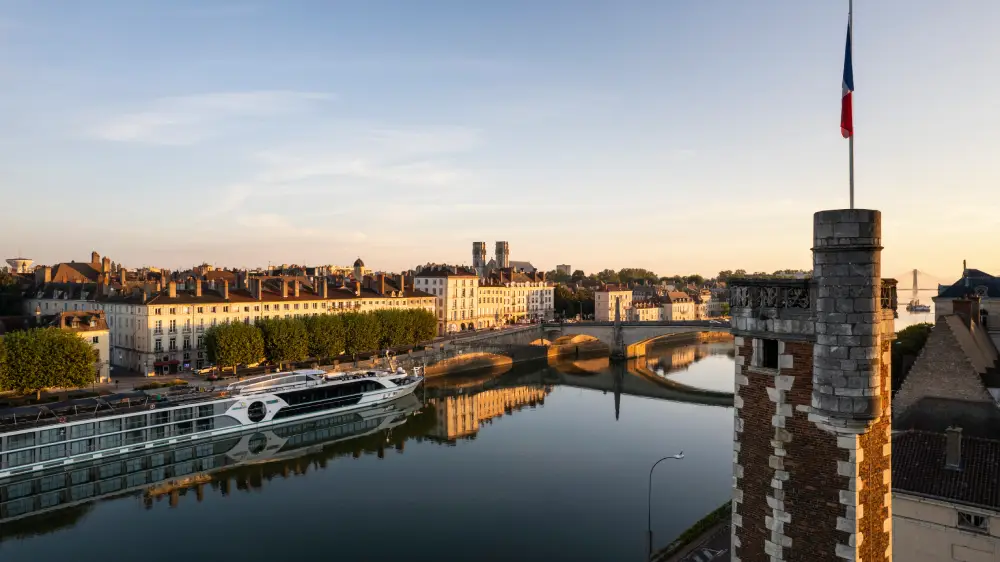 ville de chalon sur saône, vue des quais et de la rivière