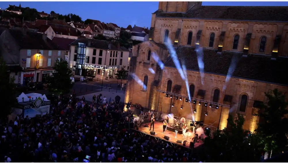 vue aérienne d'un concert à Charolles