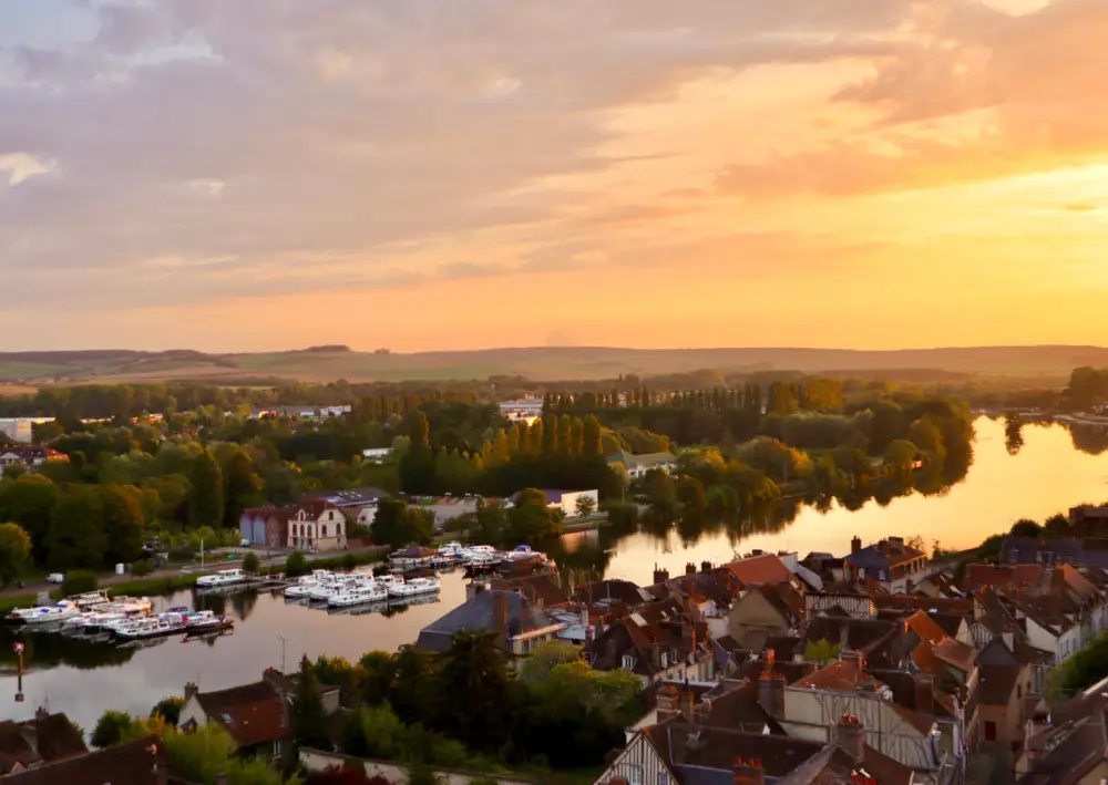 coucher de soleil sur l'Yonne à Joigny, vu depuis le clocher