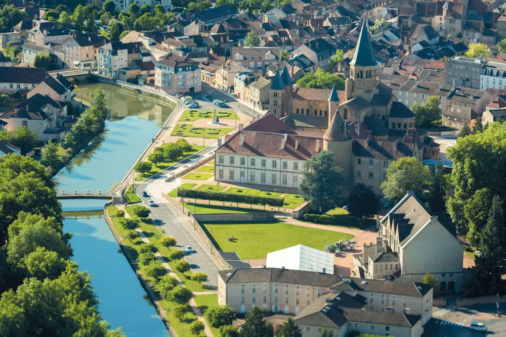 La basilique de Paray-le-Monial vue du ciel