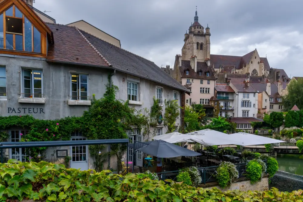 terrasses de restaurants à Dole, dans le Jura.