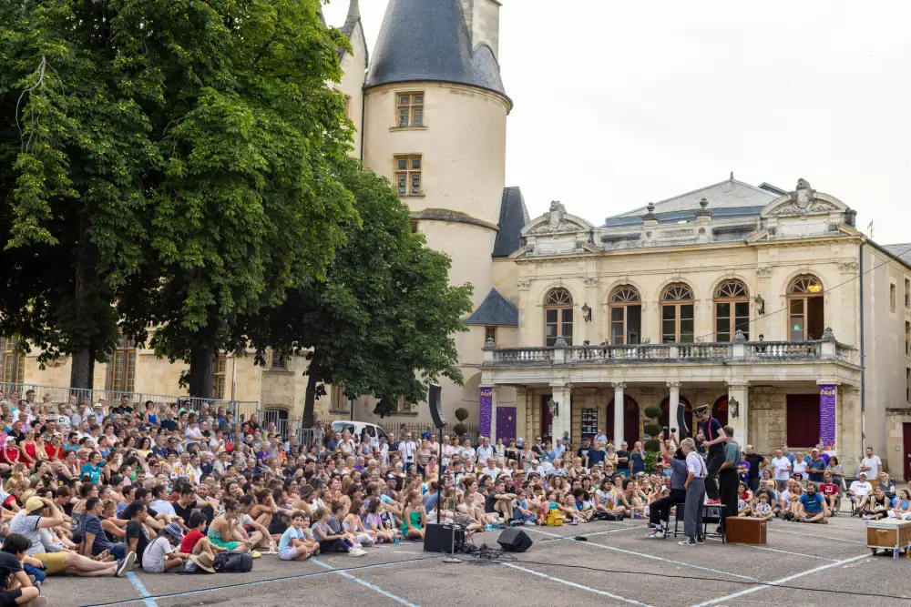 festival de théâtre de rue à Nevers