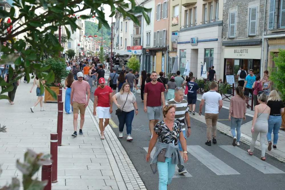 foule dans le centre ville de Vesoul