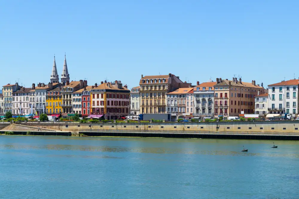 vue de la ville de Mâcon, les quais de Saône