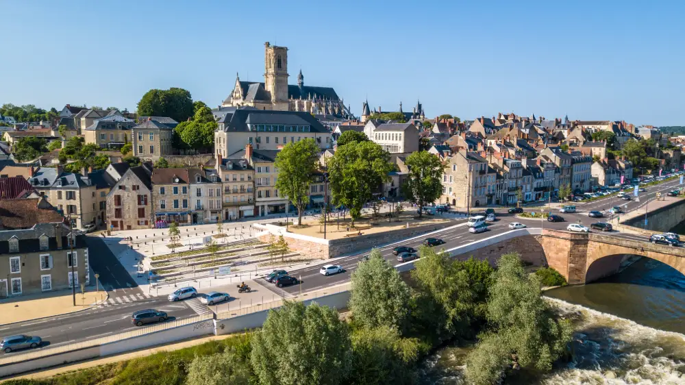 vue de la Loire et du centre historique à Nevers