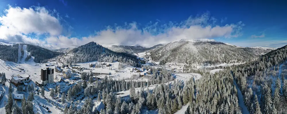 vue générale de la station de ski Le Lioran, dans le massif central.