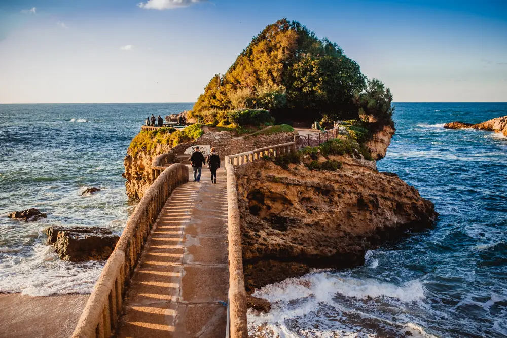 Biarritz, sur la côte basque, dans les Pyrénées-Atlantiques.